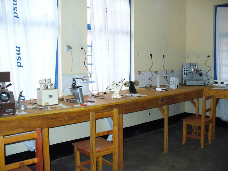 img-laboratoire-doptique-au-district-hospital-de-njombe